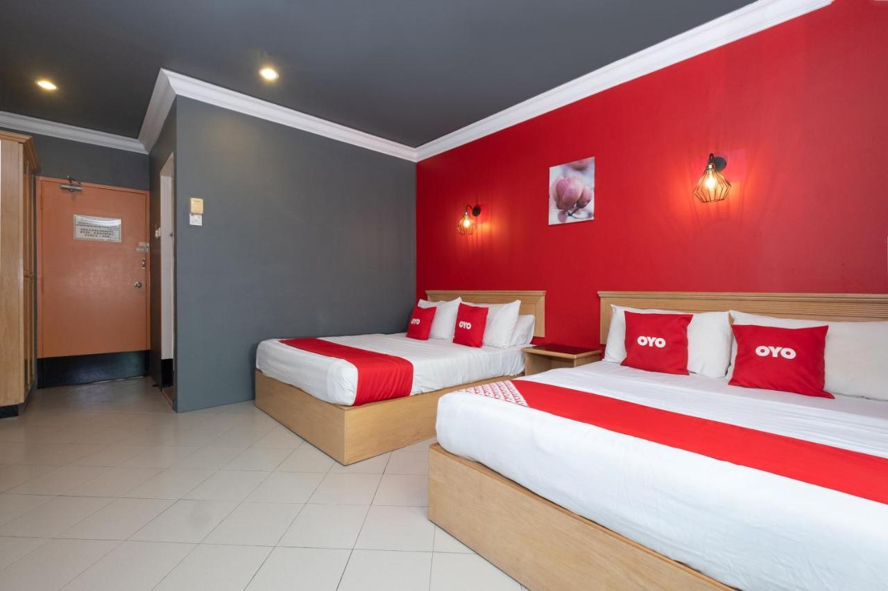 Oyo 90050 V Hotel Телук-Интан Экстерьер фото