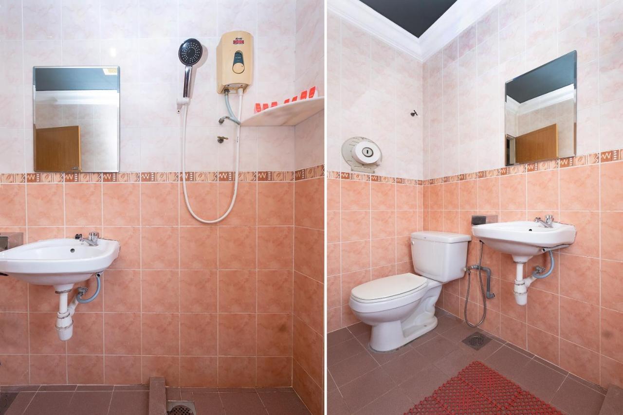 Oyo 90050 V Hotel Телук-Интан Экстерьер фото